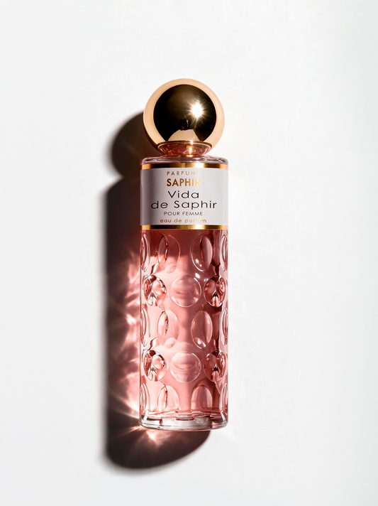 Vida de Saphir eau de parfum for women, pink bottle on white background